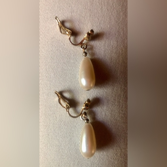 Pearl Rhinestone Clip-On Teardrop Earrings Vintage-Style Antique - Picture 3 of 4